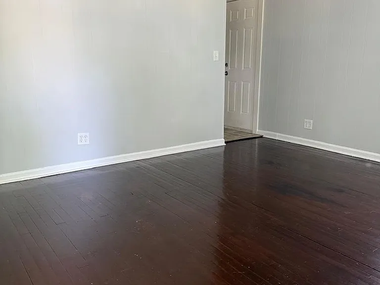 802 S Logan Ave — Photo 1