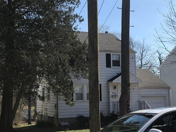 5th image of 483 Essex Ave