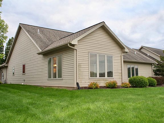 3rd image of 1325 Brook Ct