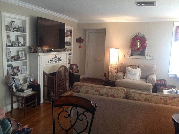 3rd image of 1480 Central Dr