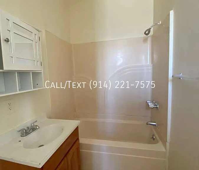 506 S Broadway — Photo 4