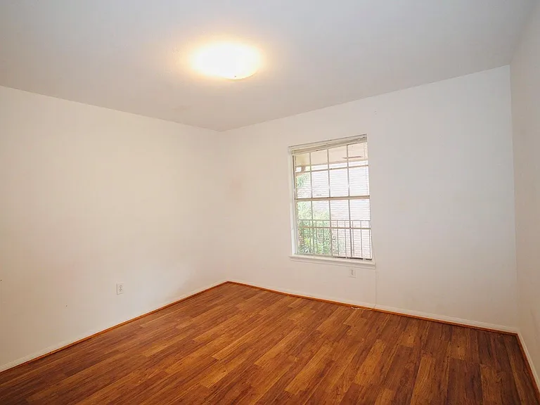 7600 Burgoyne Rd #250 — Photo 5