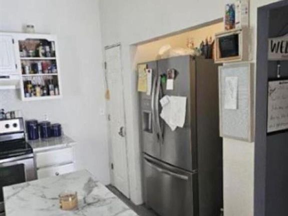 5th image of 701 3rd St