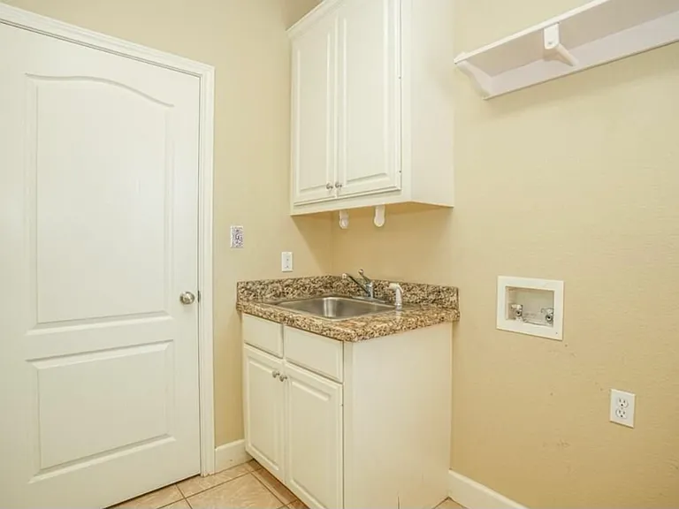 7001 Shadow Brooke St — Photo 28