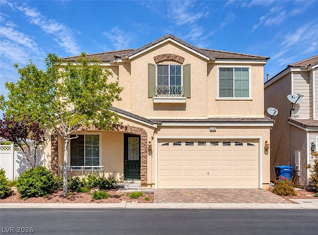 3 bed, 2.5 bath, 1897 sqft, $2,300 — Photo 2
