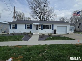 511 N 5th St, Auburn, IL 62615