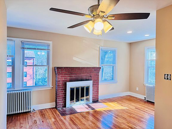 3rd image of 908 Hudson Ave APT 6
