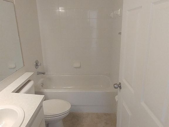 5th image of 1042 Summer Glen Dr