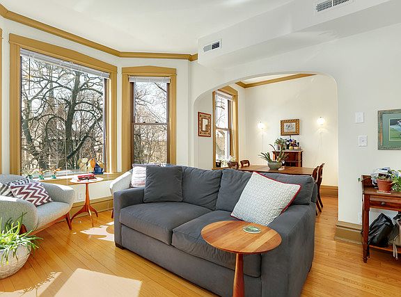 2nd image of 1648 W Farragut Ave
