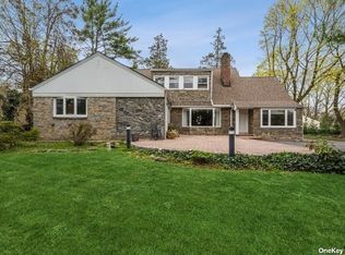 467 Old Westbury Rd, Roslyn Heights, NY 11577