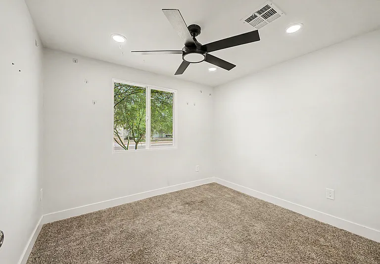 3701 E Ludlow Dr — Photo 37