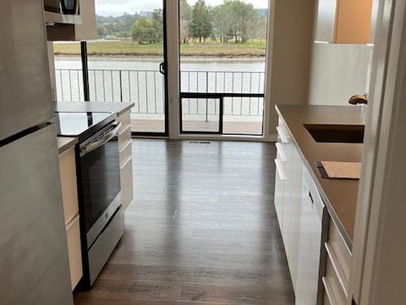 5th image of 557 S Eliseo Dr #2