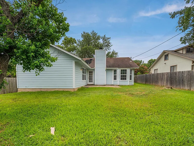 16336 Edgemere Dr — Photo 20