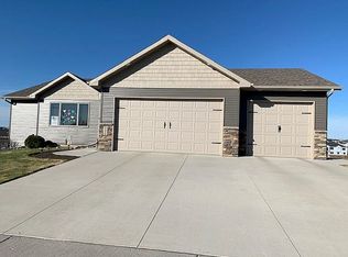 5436 Superior Dr, Bismarck, ND 58503