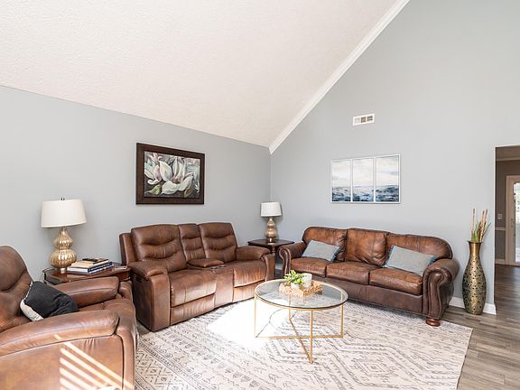 5th image of 336 Cedar Glen Cir