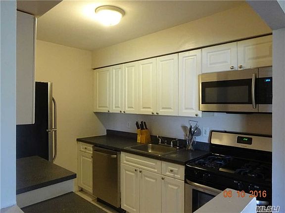 3rd image of 139 Pointe Cir N