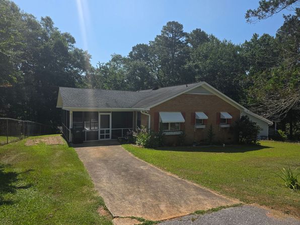 235 W Castle Dr