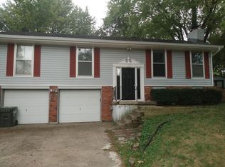 212 SW Keystone Dr, Blue Springs, MO 64014