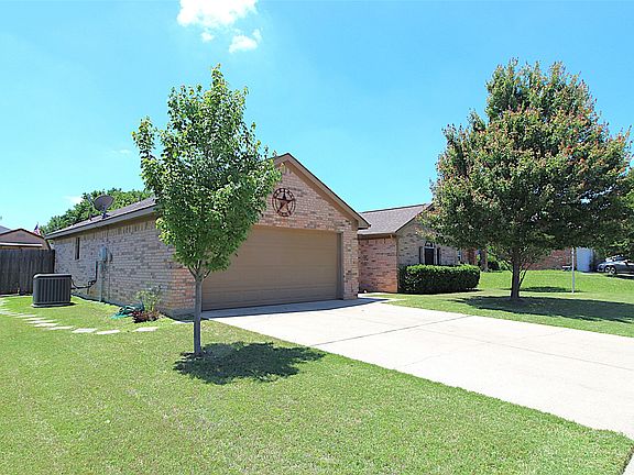 4th image of 501 Barbara Jean Ln