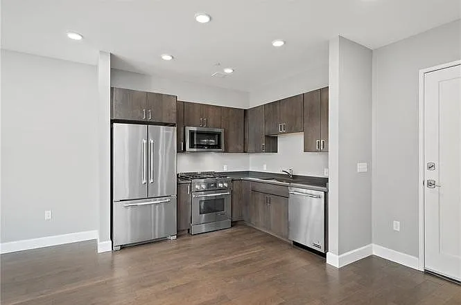 350 Oliver Ave #806 — Photo 9
