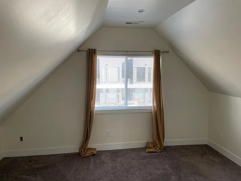 83 S Logan St #C — Photo 11