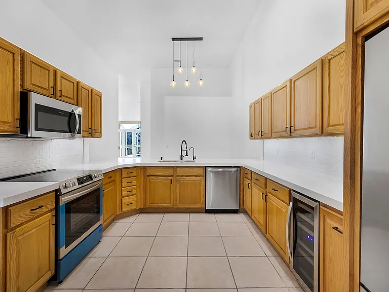 608 W Palm Aire Dr #608 — Photo 5