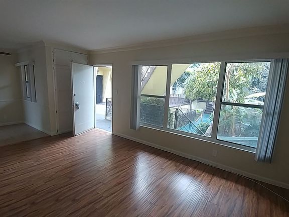 2nd image of 655 N Manhattan Pl