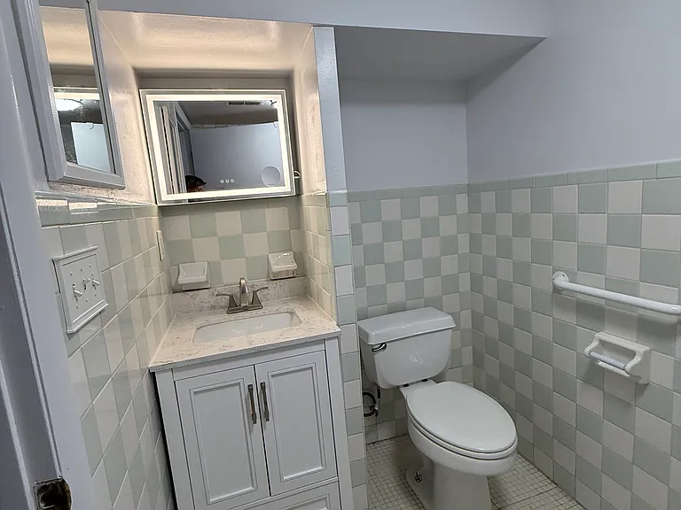 706 Park St #2 — Photo 3