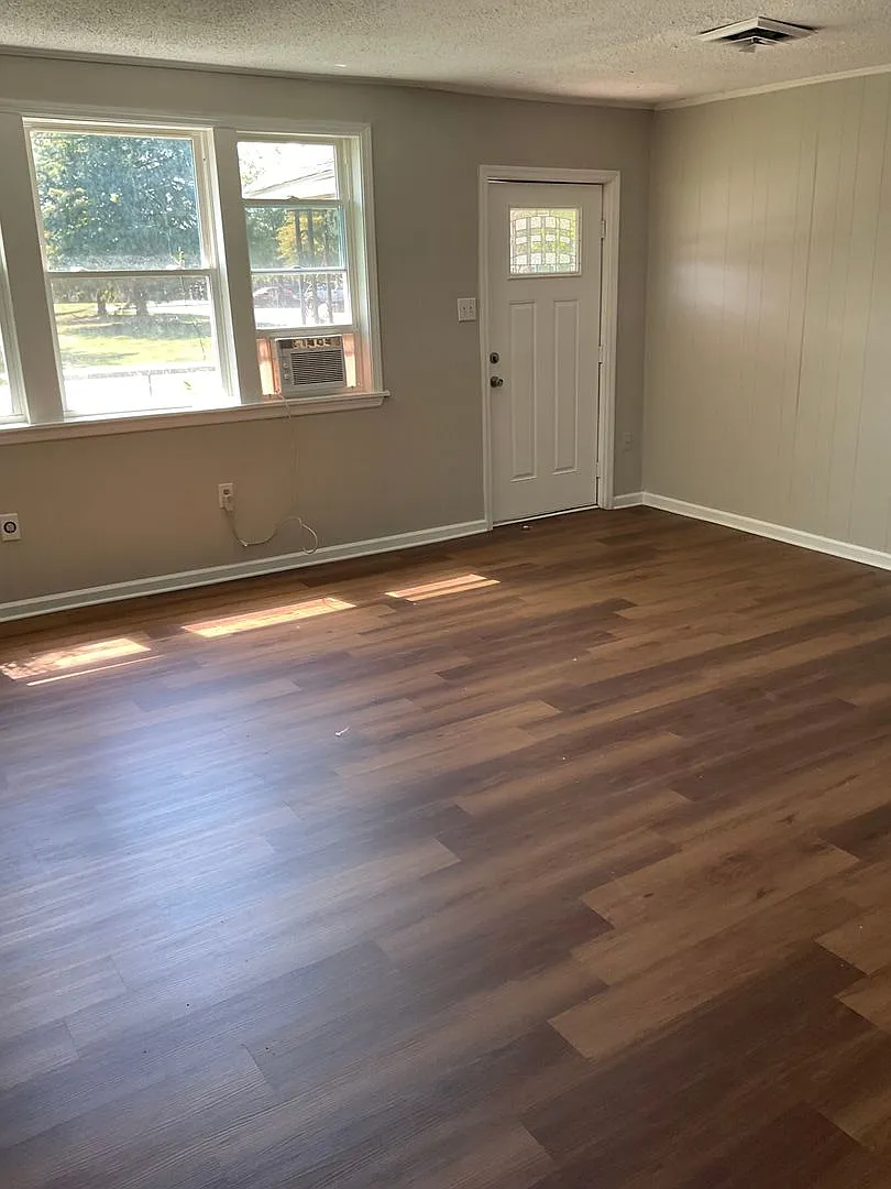 Coming Soon 4 Bed 2 bath Spacious Home — Photo 4