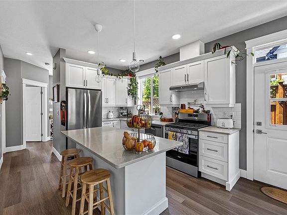 3rd image of 476 Machleary St