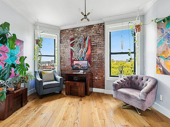2nd image of 79 Hamilton Pl #Penthouse 23