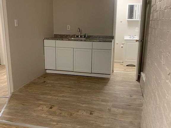 5th image of 2838 Broadway Ave #8