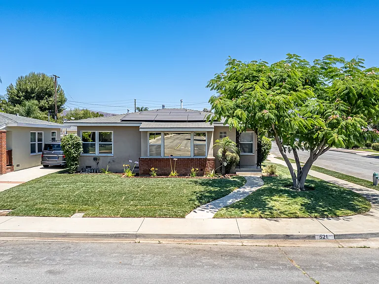 521 E Date St — Photo 1