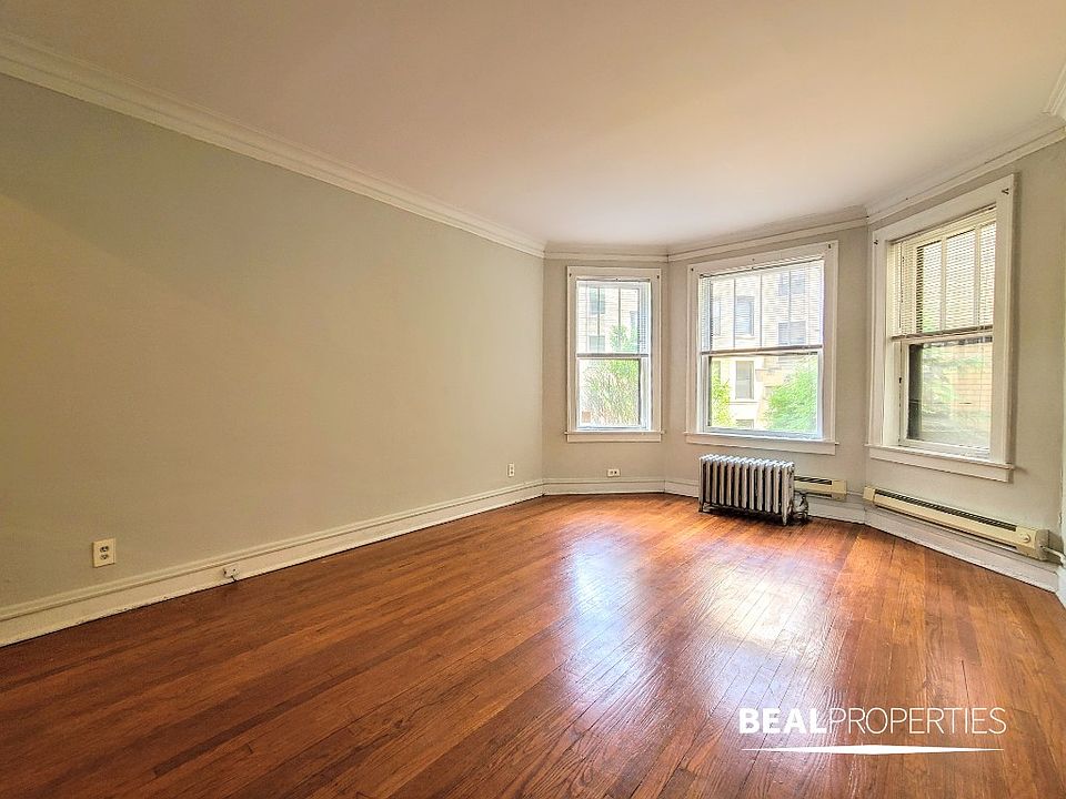 1st image of 1125 W Oakdale Ave APT 1A