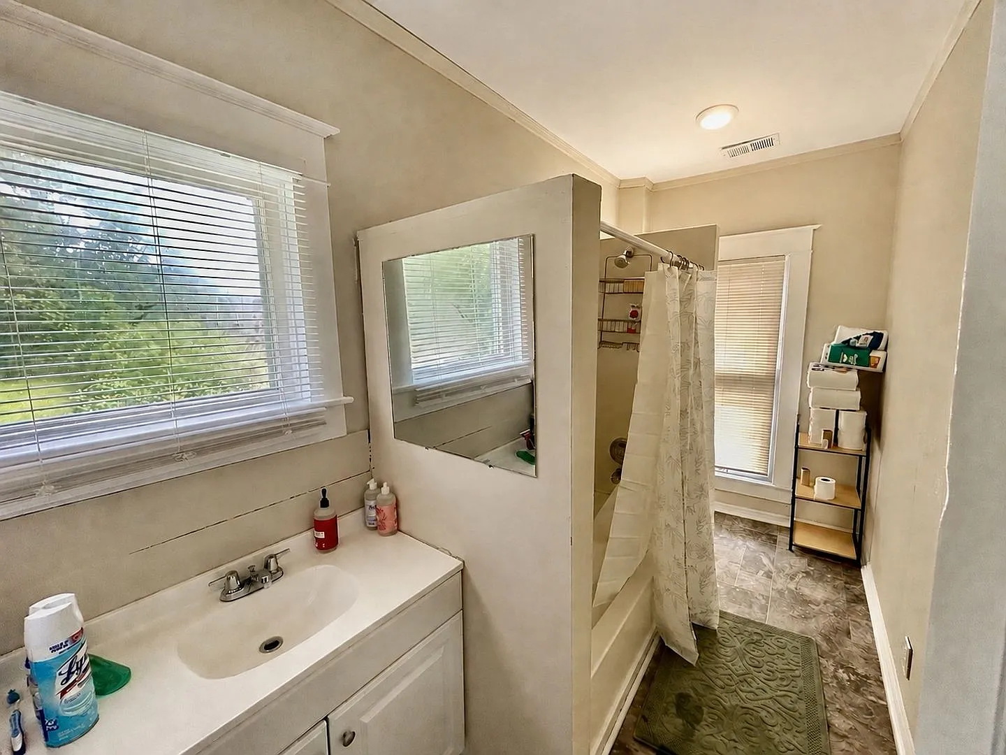 **Pre-Leasing For 20272028 School Year — Photo 3