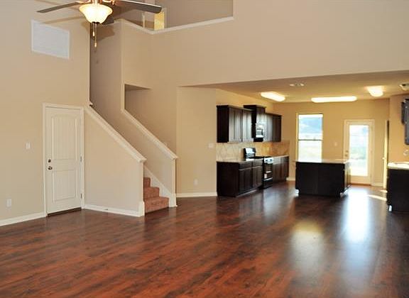 3rd image of 284 E Lake Dr
