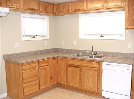 5th image of 218 Freeman Ave