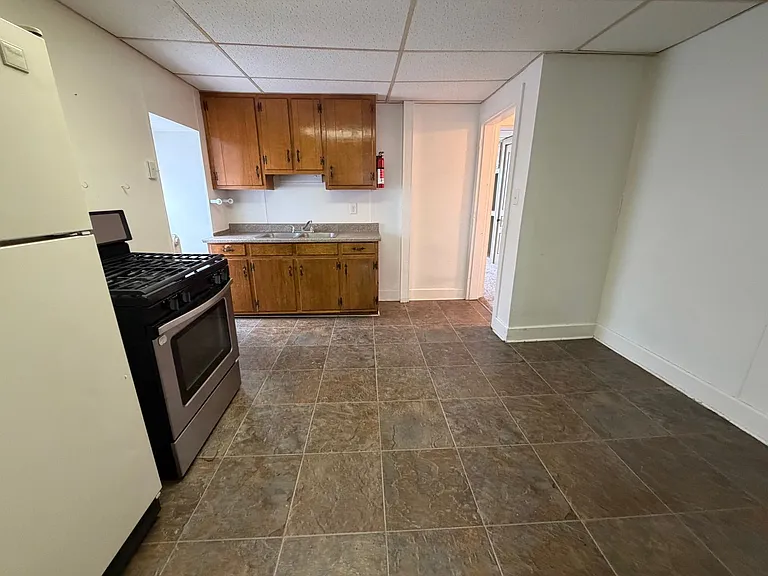 827 E Prospect St — Photo 3