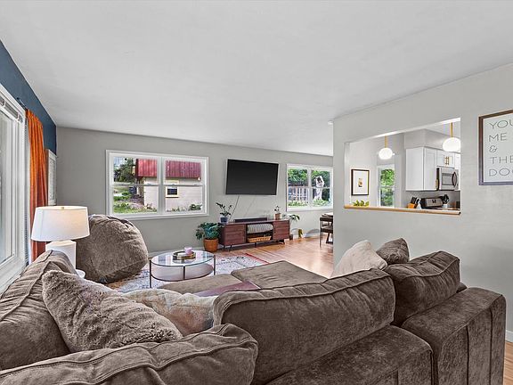 4th image of 612 Lee COURT