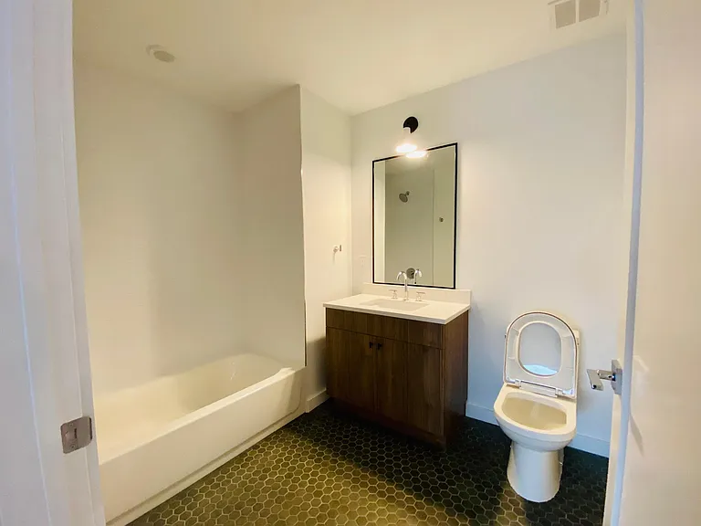 401 Jackson St #2 — Photo 3