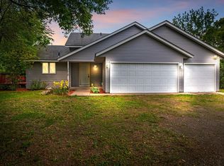 17713 Mackenzie St NE, Columbus, MN 55025