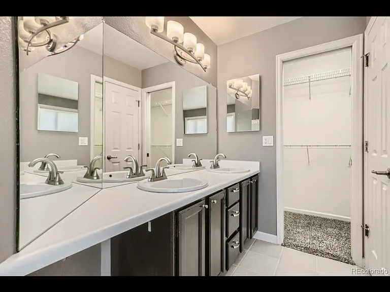 18875 E Saratoga Cir — Photo 2