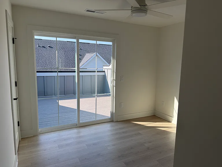1015 Carter Ave — Photo 18