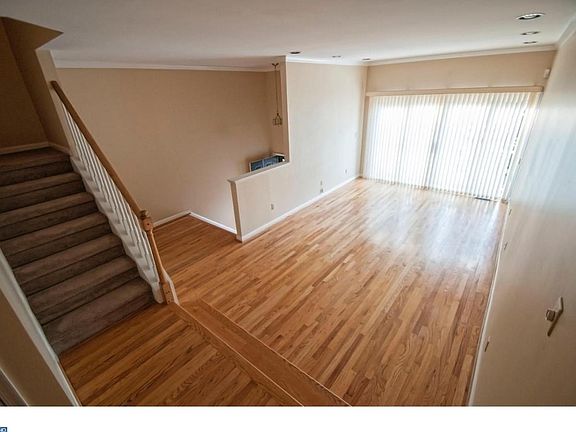 3rd image of 1413 N Franklin St