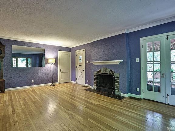 4th image of 291 E Melford Ave