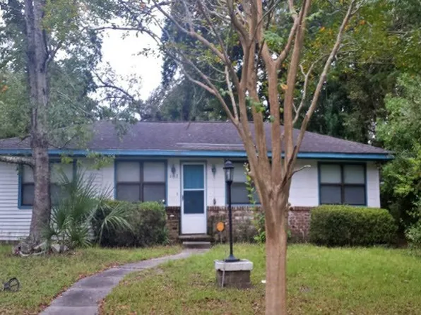 2105 Oakland Ct, Savannah, GA 31404