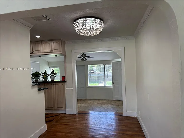 1422 Wiley St — Photo 4