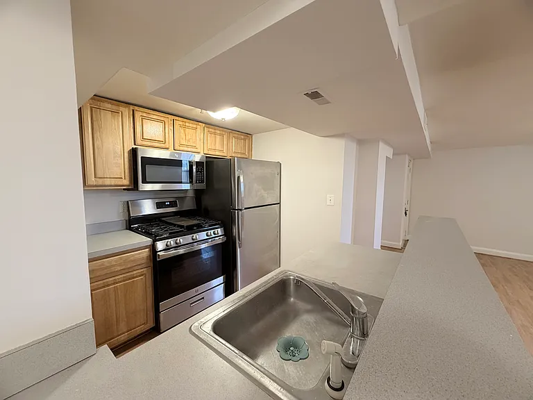 330 Rhode Island Ave NE #10 — Photo 9