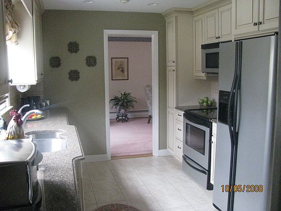 Kitchen w/stainless steel appliances