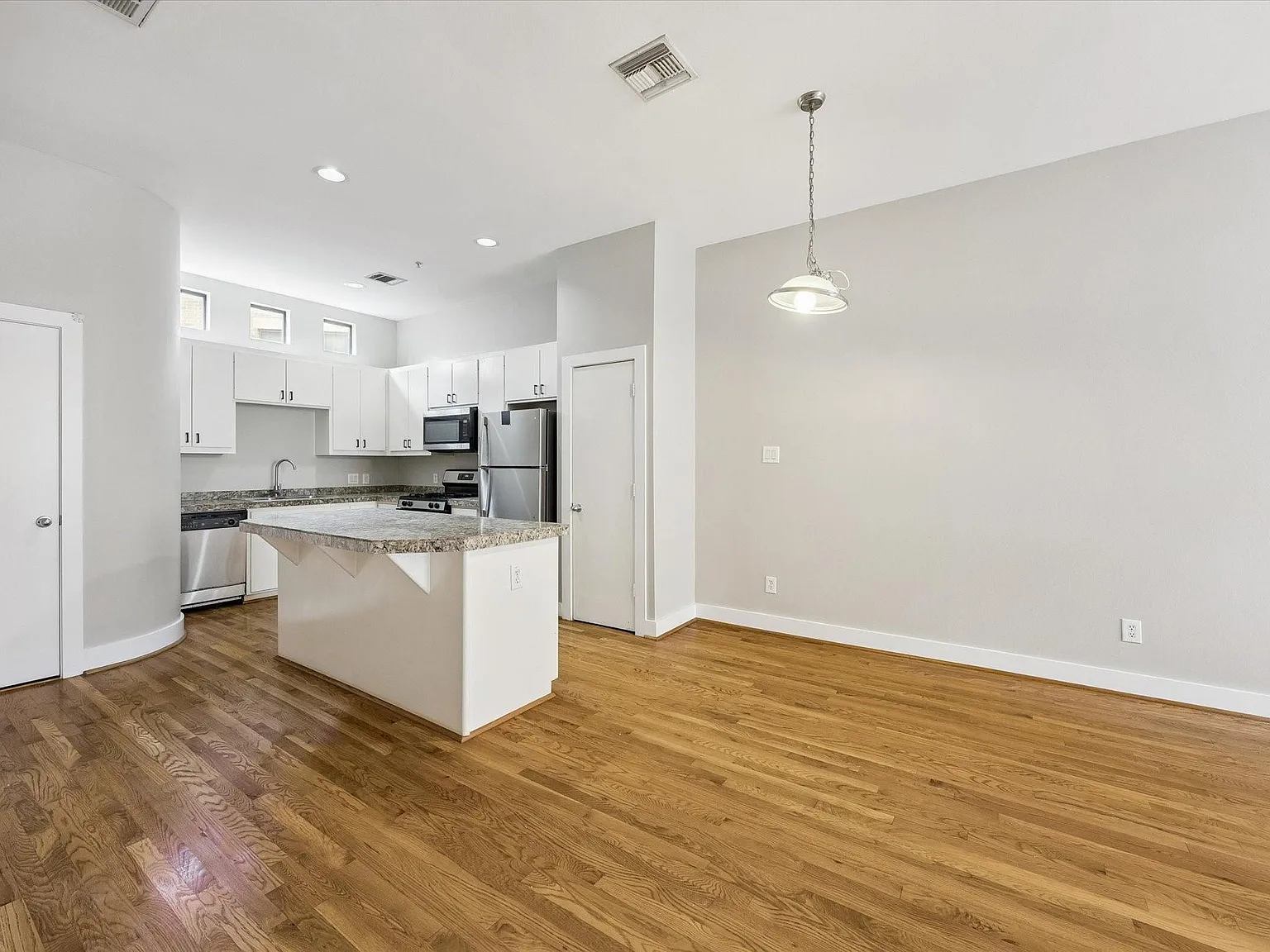 2 bed, 2.0 bath, 1578 sqft, $1,650 — Photo 2